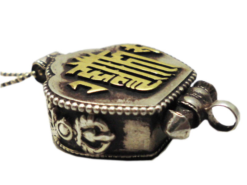 アジアン雑貨　ネパール仏具 シルバーアクセサリー　RPR-1 お守りネックレス（ピルケース）