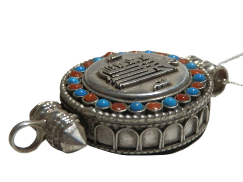 アジアン雑貨　ネパール仏具 シルバーアクセサリー　RPR-4 お守りネックレス（ピルケース）