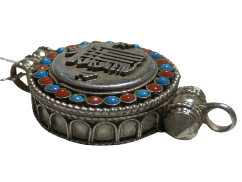 アジアン雑貨　ネパール仏具 シルバーアクセサリー　RPR-4 お守りネックレス（ピルケース）
